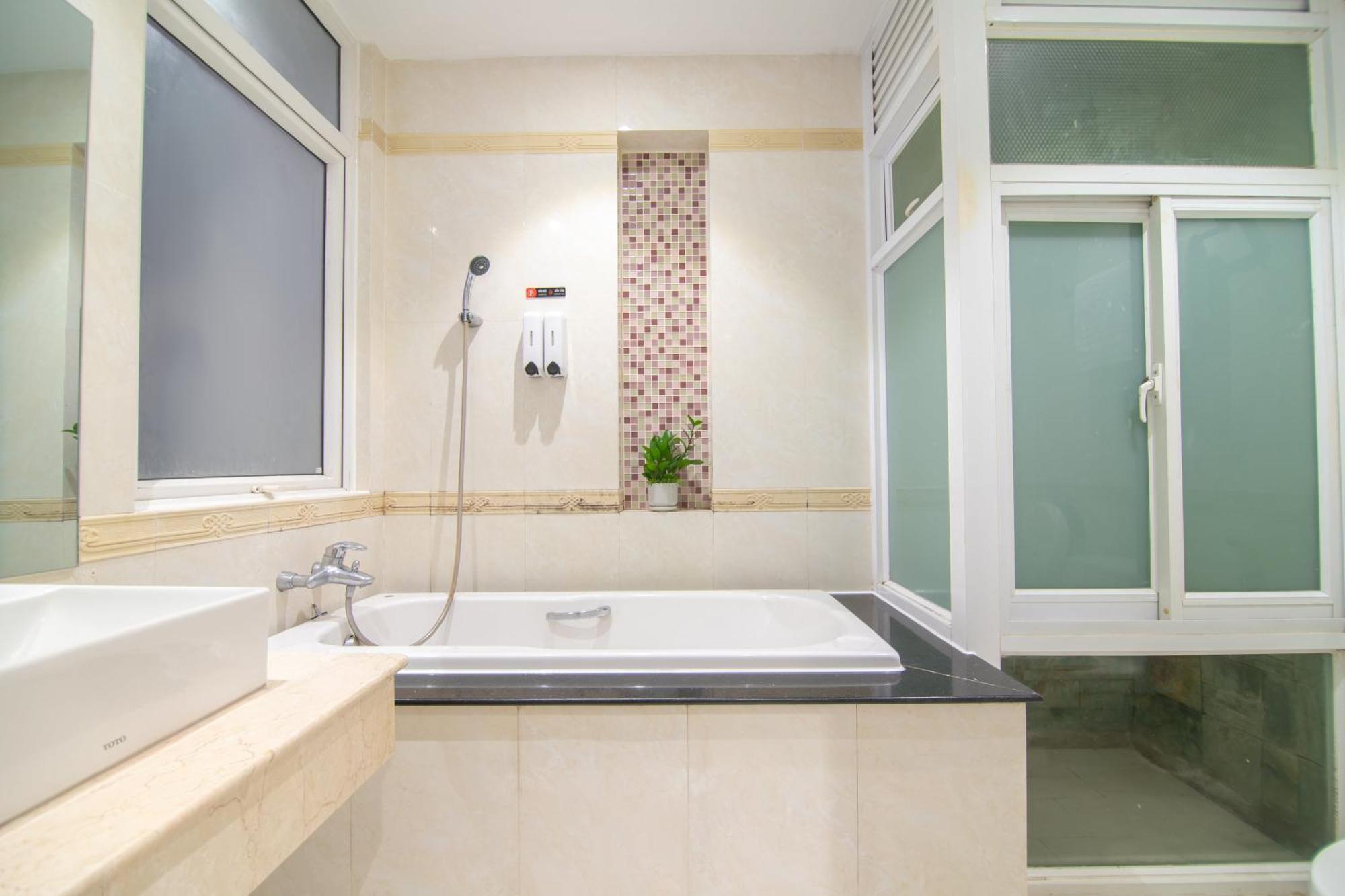 Bin Bin Hotel 6 - Near Secc D7 Ho Chi Minh City Exterior photo